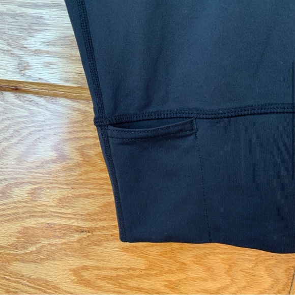 Lululemon yoga 17” capris - Picture 4 of 6